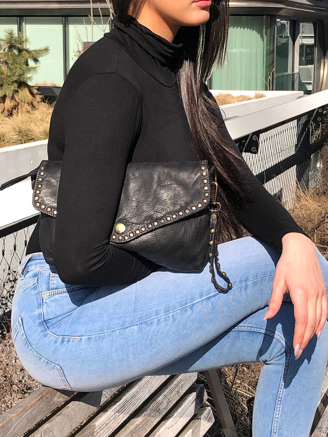 Aria Envelope Crossbody in Black