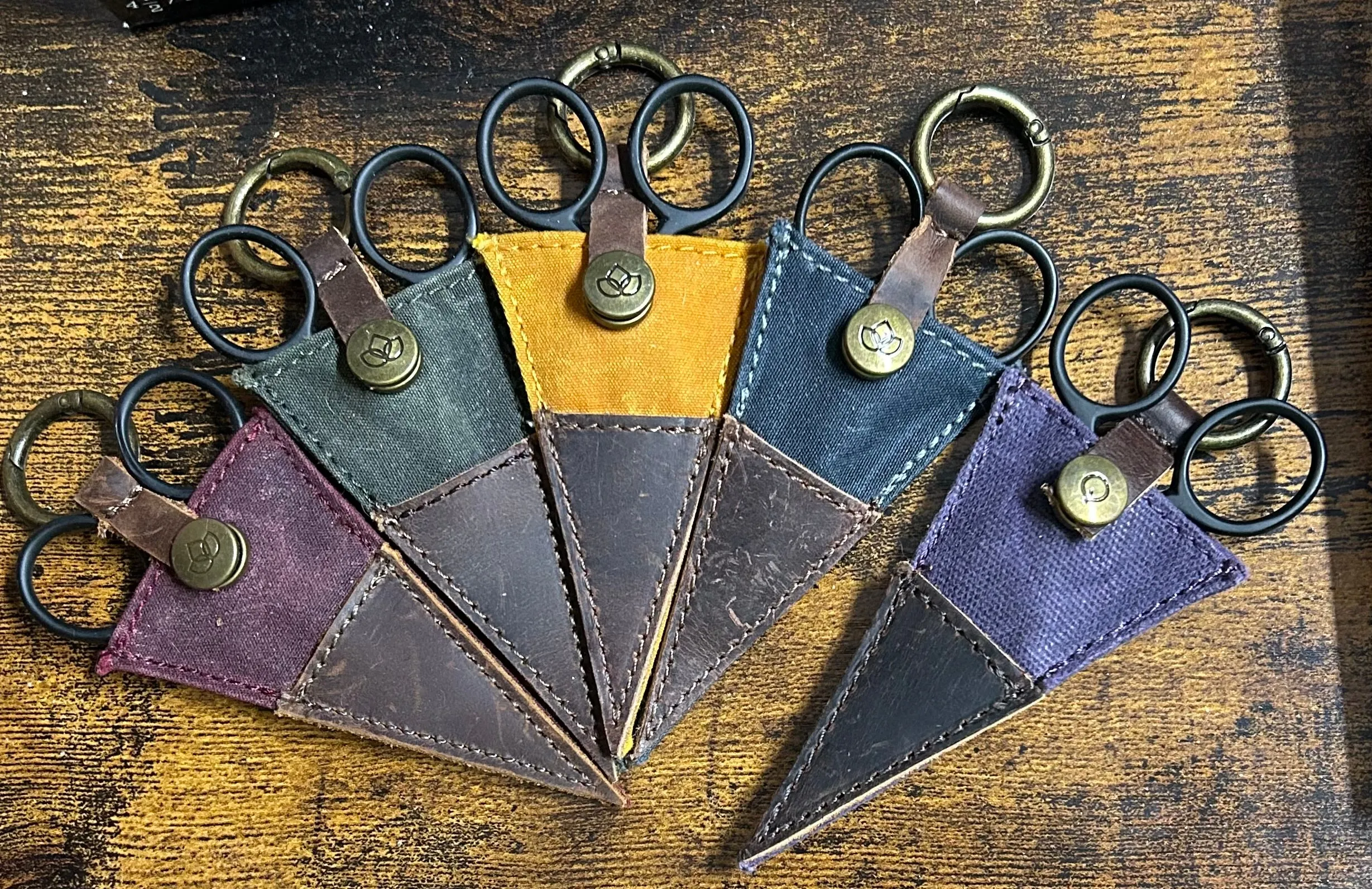 Della Q Scissors