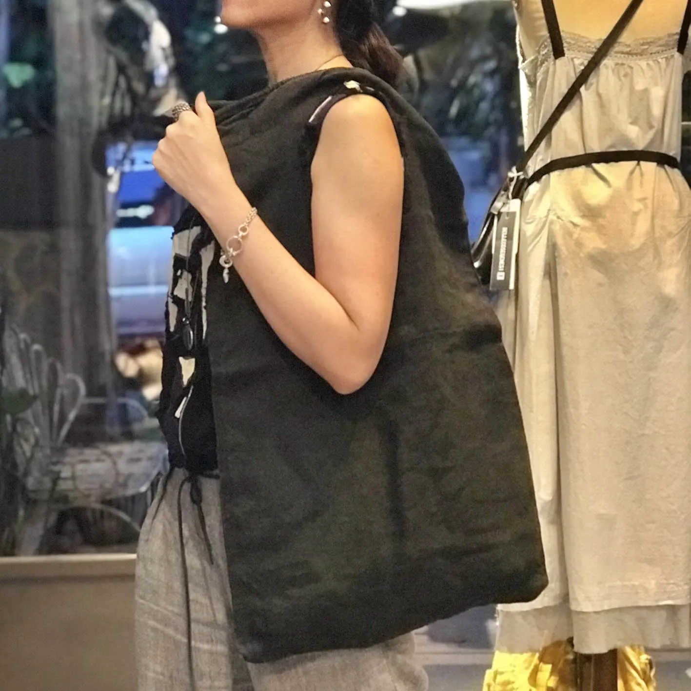 Delle Cose/Large Italy post bag-Black