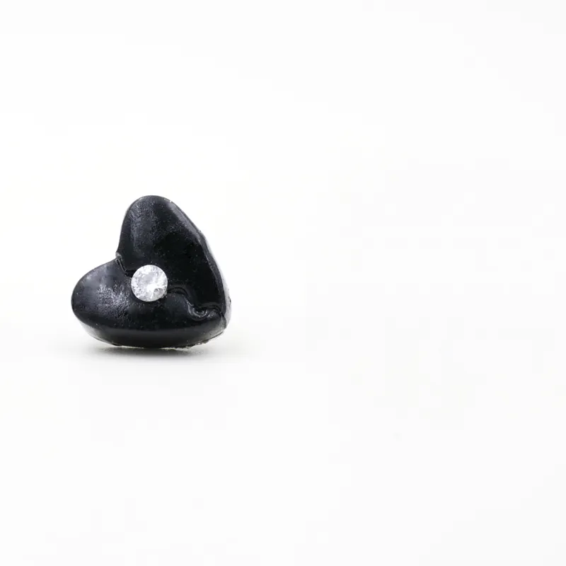 Love Aches Black