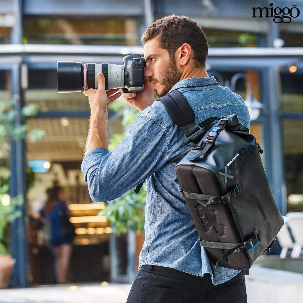 Miggo Agua Large Stormproof Messenger for large DSLR